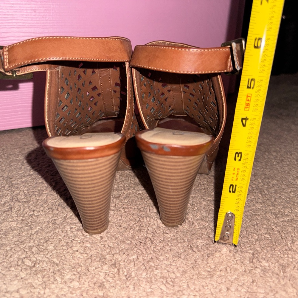 Heels - Picture 6 of 6